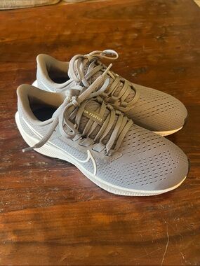 Nike Women’s Running Shoes in Taupe Gray